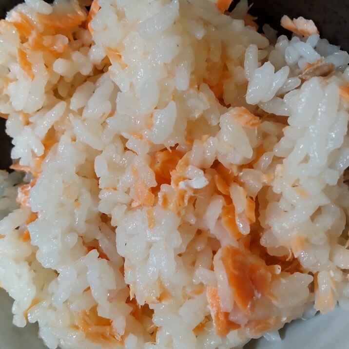 炊飯器だけで簡単!鮭ご飯